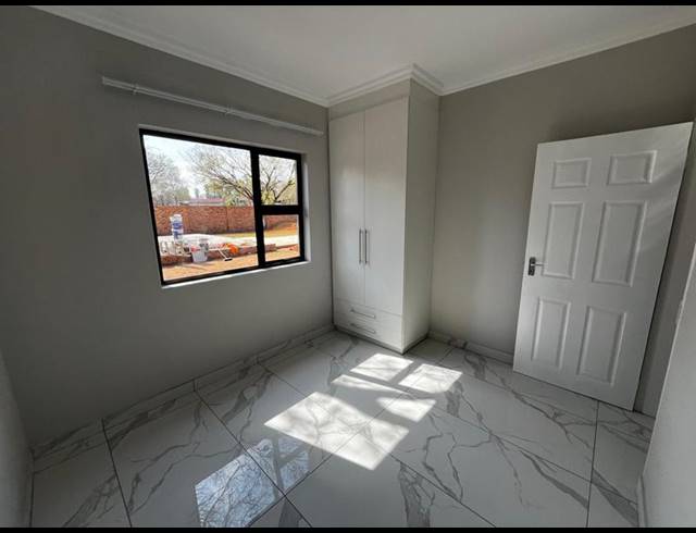 3 BEDROOM HOUSE FOR SALE IN DERSLEY